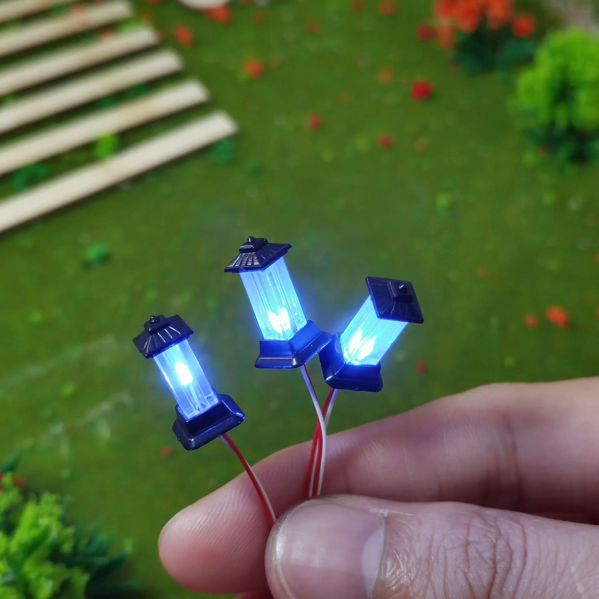 5er-Set Modellbausätze für Rasenlampen im Maßstab 1:87 (HO-Skala), 3V LED-Straßenlaternen-Modell für Parkgebäude, Grasland, Laternenpfahl, Diorama-Zubehör – Detail 8