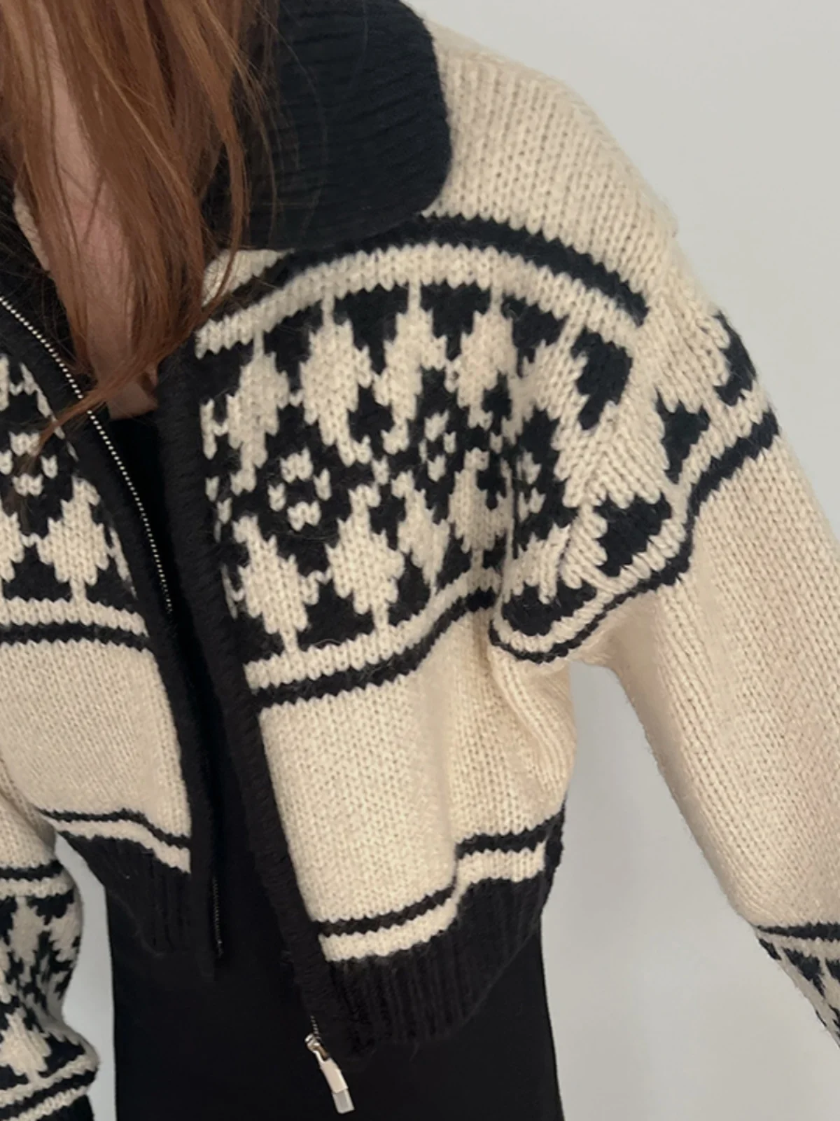 시크한 겨울 빈티지 안티에이징 돌칼라 컬러 블록 니트웨어 지퍼 스타일 여성 아우터웨어 긴 소매 레귤러 길이