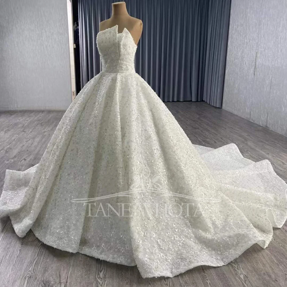 맞춤형 스트랩리스 민소매 웨딩 드레스 레이스업 백 스팽글 비딩 브라우트클라이더