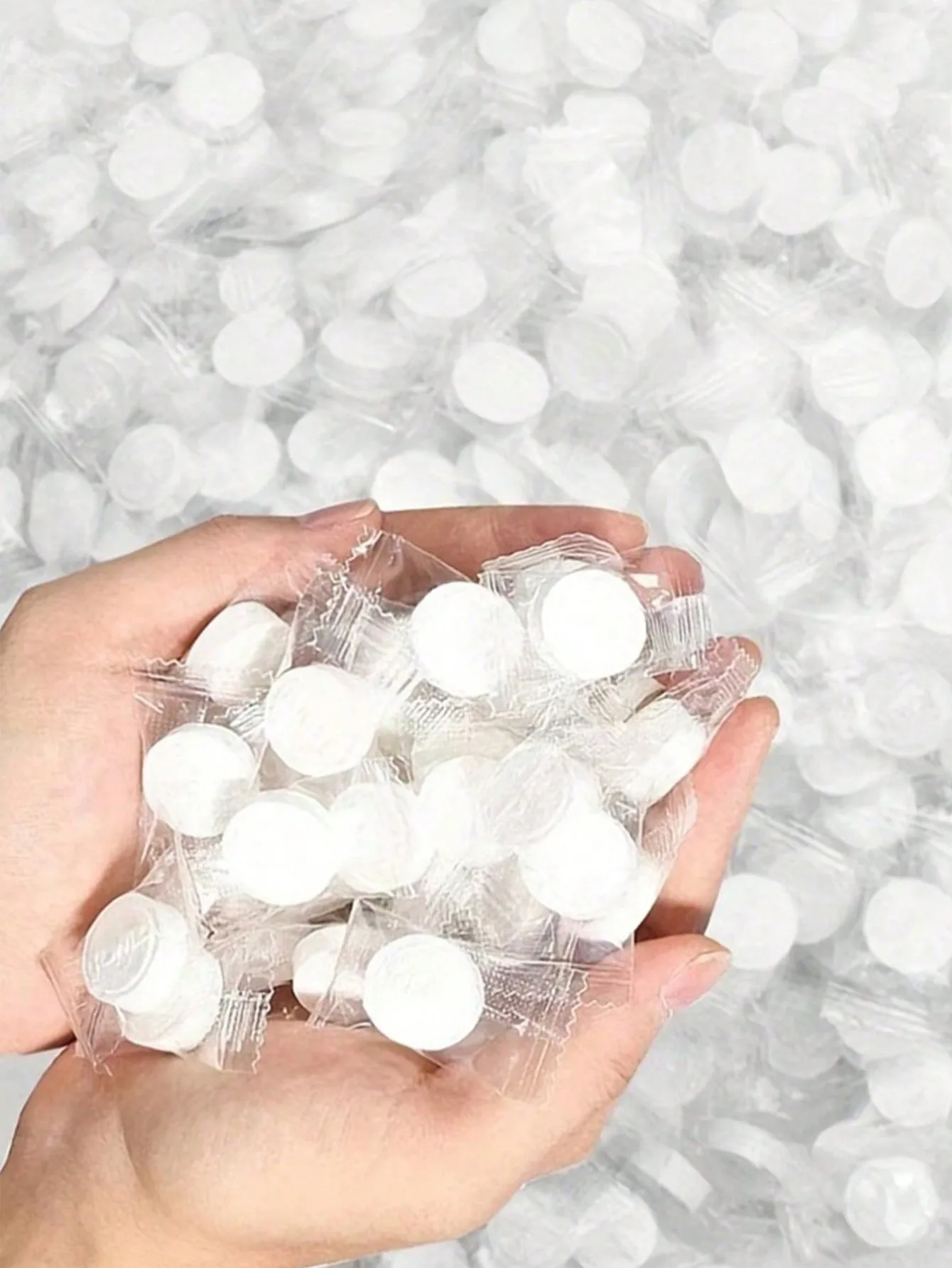 50pcs Portable Compressed Towels ，Disposable Mini Compressed Tissue Toilet Paper Tablets Wet And Dry Use Coin Tissue For Travel