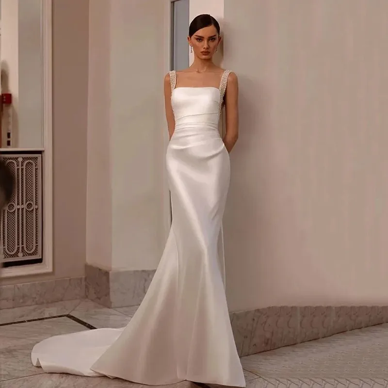 Abito da sposa in raso a sirena di lusso Sexy senza spalline con perline Piega senza maniche Cerniera senza schienale Treno staccabile Personalizzato