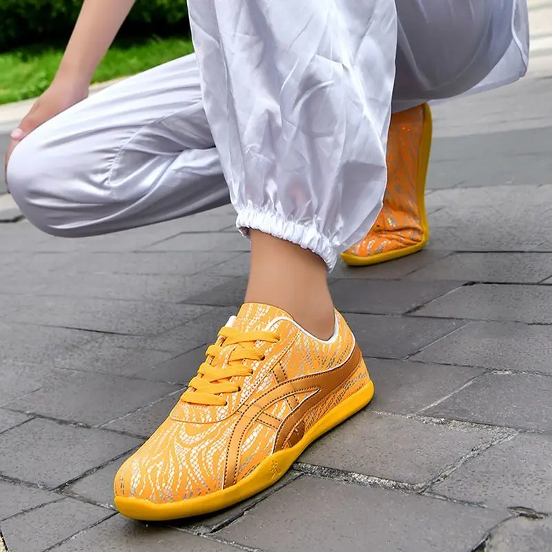 Men's and women's Tai Chi Kung Fu training shoes for spring and summer are non-slip and wear-resistant martial arts shoes.