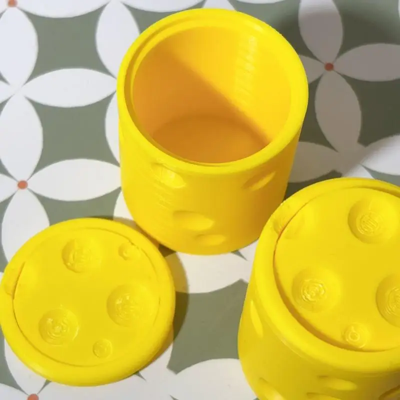 Xm1Pcs シーンデコレーション ドールハウスアクセサリー ドールハウスシミュレーション チーズ ミニフリップカバー ゴミ箱 ダストビン おもちゃモデル