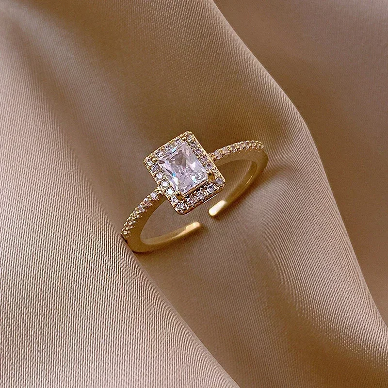 Anelli di fidanzamento per matrimonio classici di lusso Moissanite per donna Anello portafortuna quadrato Anelli regolabili color oro Gioielli con ciondoli