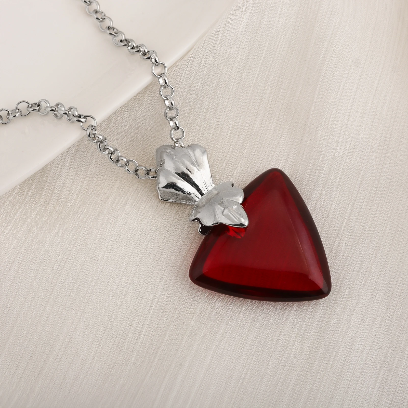 

Anime Fate/Stay Night Cosplay Necklace Rin Tohsaka Heart Shaped Pendant Choker Fashionable Necklace Small Gift For Couples