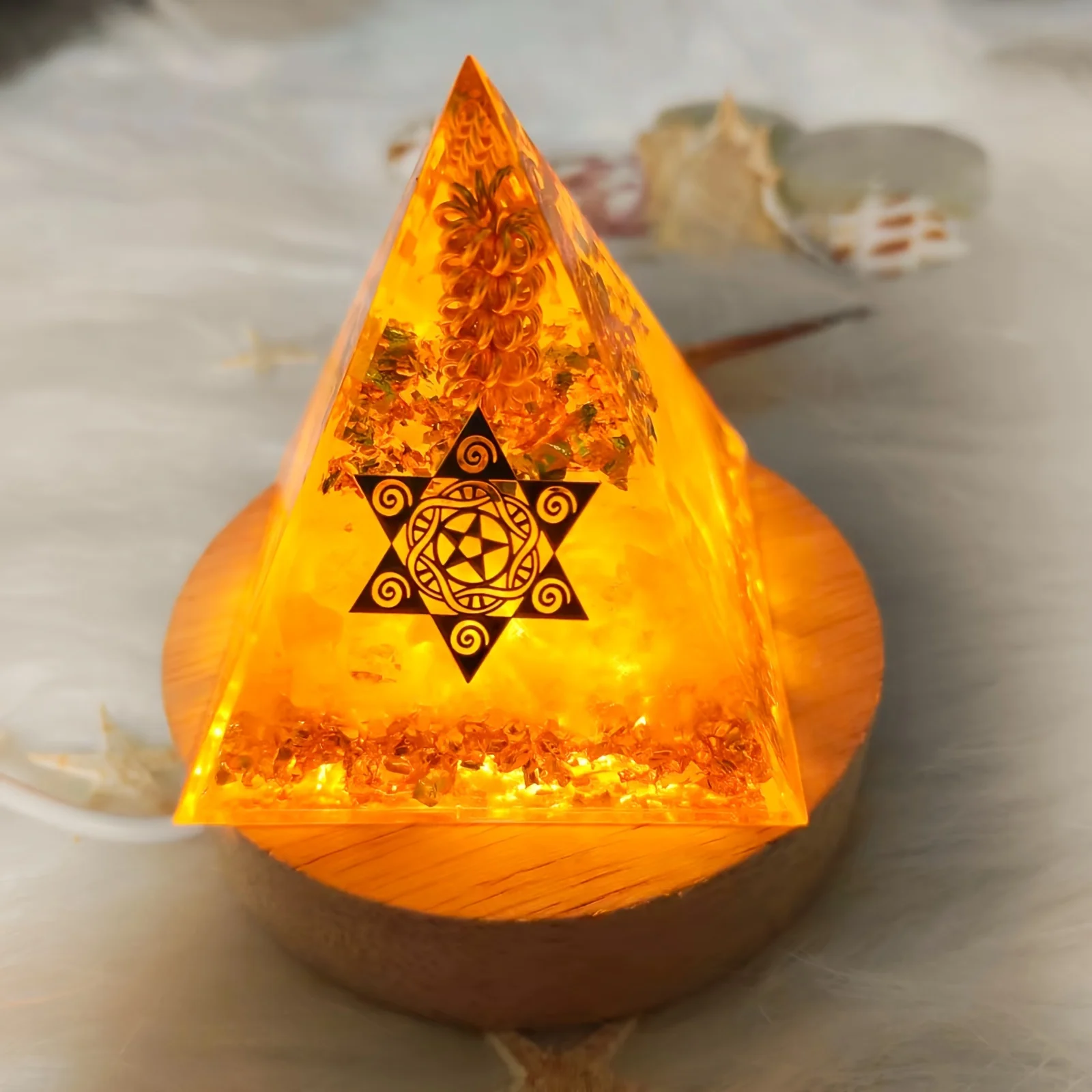 Cube pyramide d'orgue de Citrine 1 pièce, attire la prospérité, entourant vous avec une énergie de Citrine vibrante, une décoration de maison et de bureau