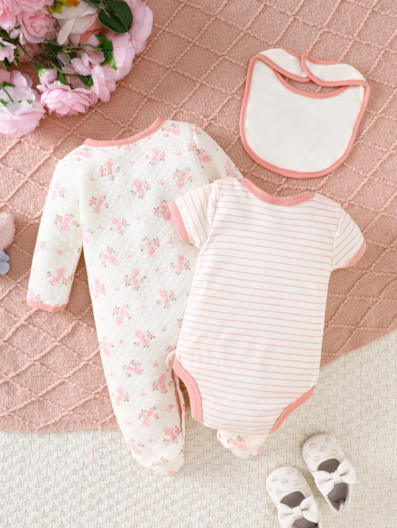 Baby Girl 3Pcs Clothing Set Qu - огляд і ціна Baby Clothing Quilt