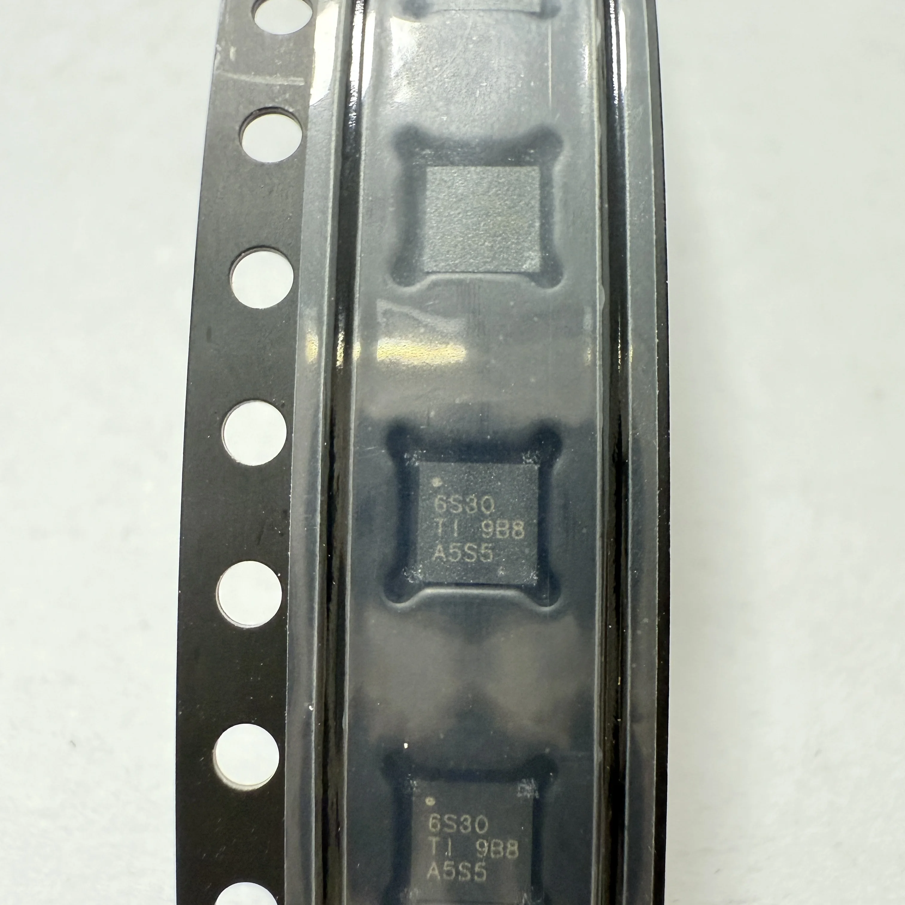 

10PCS/LOT TPD6S300RUKR (Electrostatic and Surge Protection)