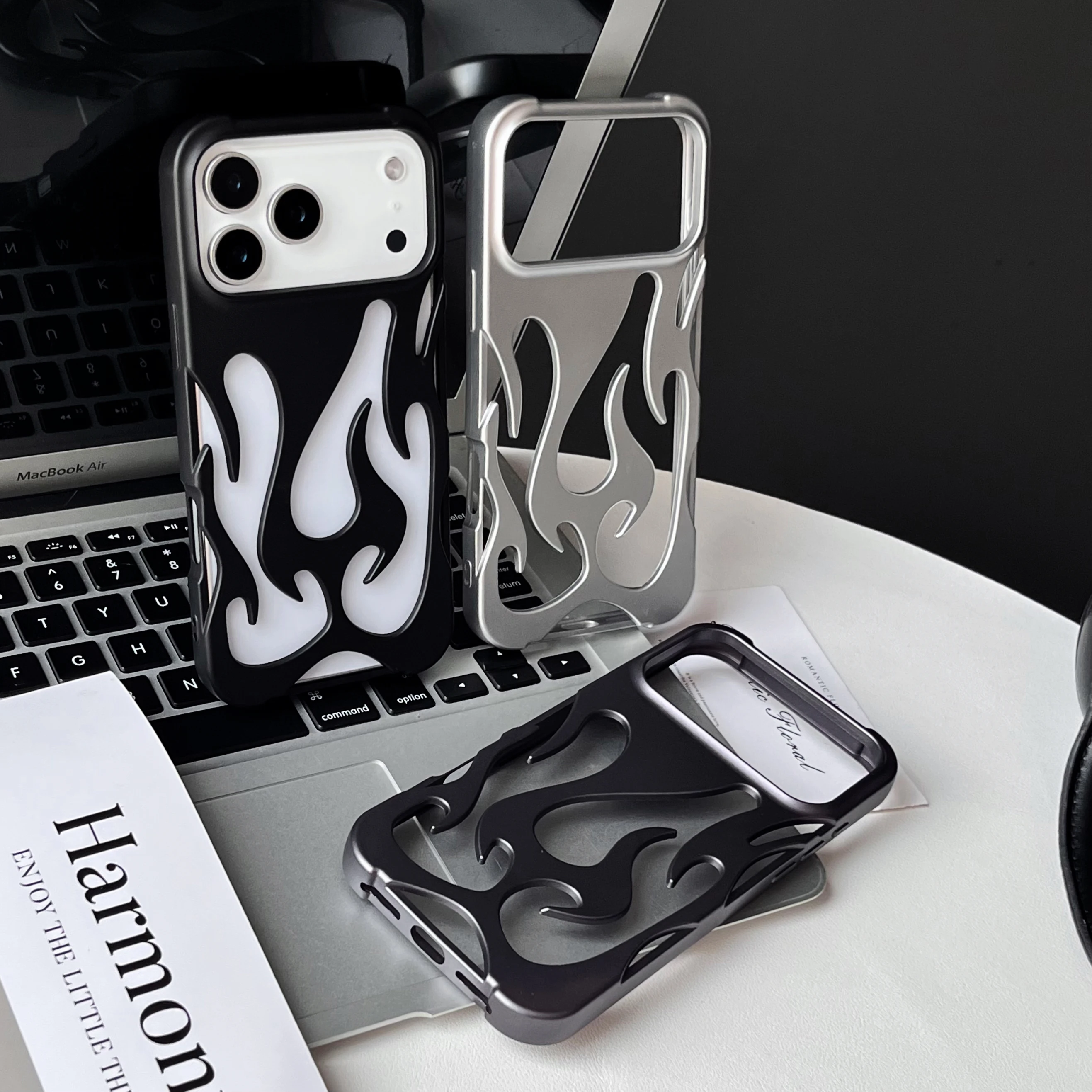Luxuriöse 3D-Flammenmuster Hohle Schlanke Handyhülle für iPhone 18 17 16 15 14 13 12 11 Pro Max Air Stoßfeste Schutzhülle – Detail 11