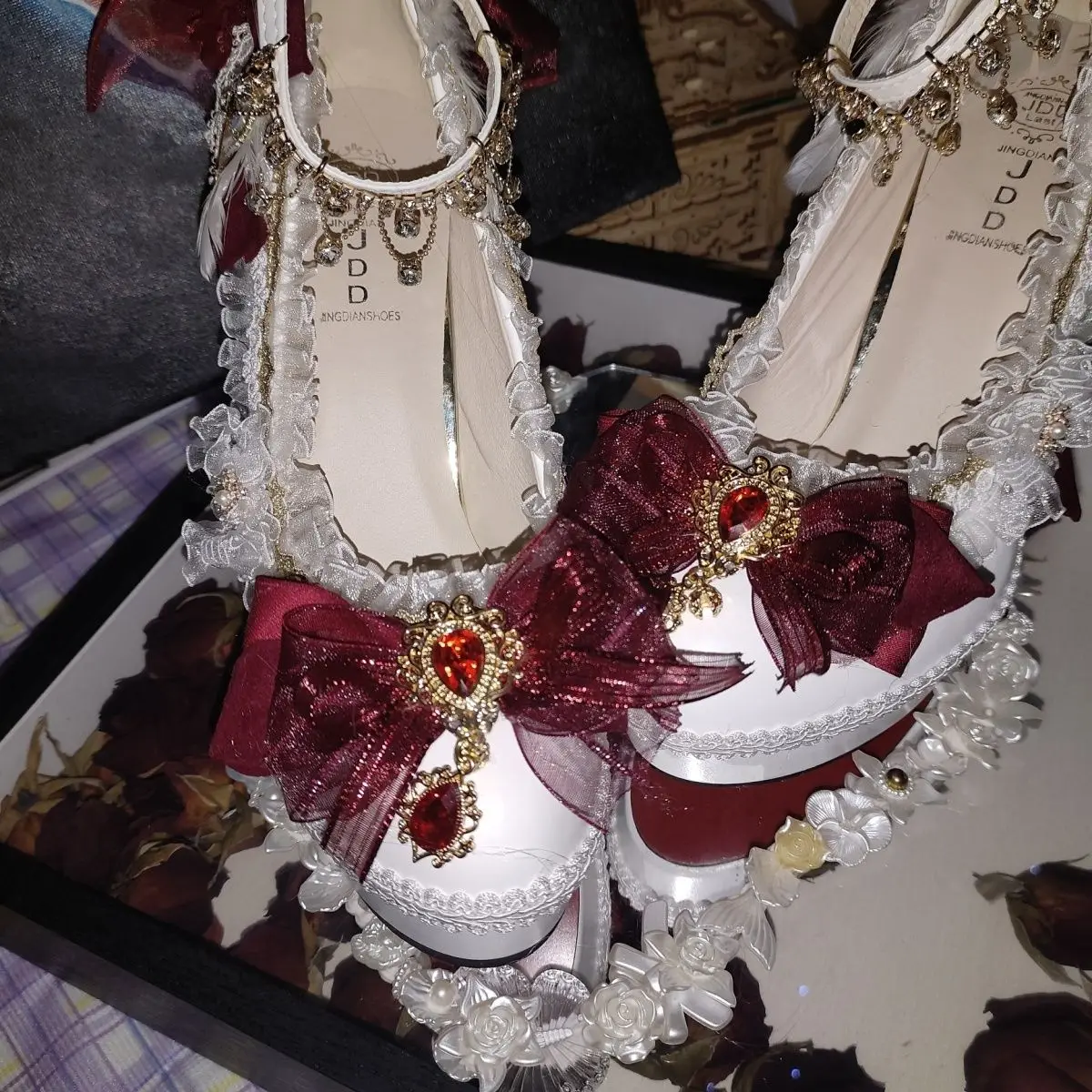 Chaussures de mariage Lolita pour femmes, talons hauts faits à la main, couleur contrastée rouge, fleur