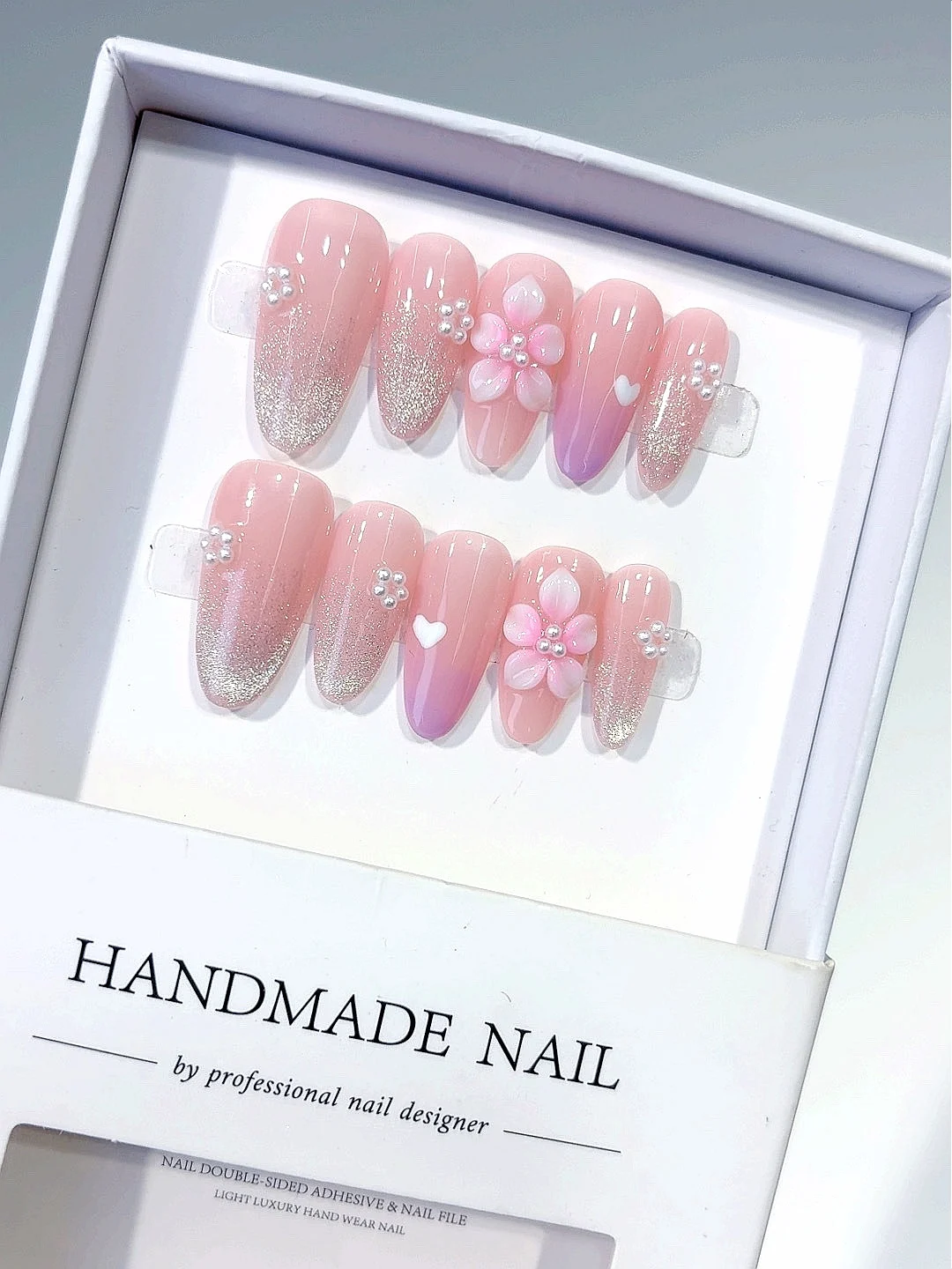 

Пресс для ногтей с розовым блеском и цветочным миндалем (C445)