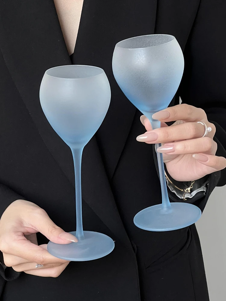 Anfan, gradient, blue mountains and seas, in dreams, goblets, creative red wine glasses, women's high appearance