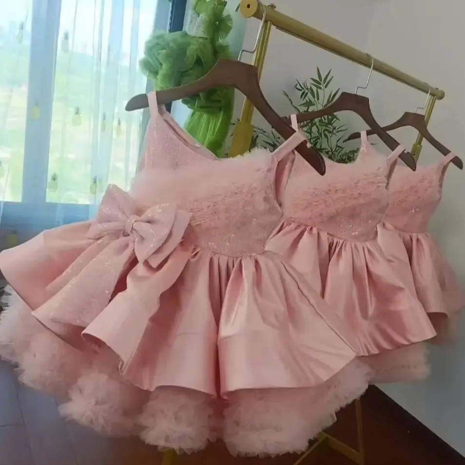 

Customized Lovely Flower Girl Dress For Wedding with Bow Ruffles Knee Lenght Kids Birthday Party First Communion Ball Gown
