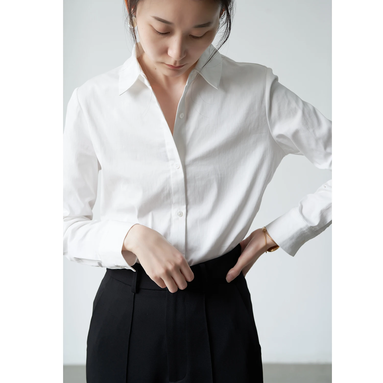 

Comfortable Cotton Blend Shirt for Women Commute Style Interview Ready Layerable Straight Cut Long Sleeve Pure Color OL Shirt