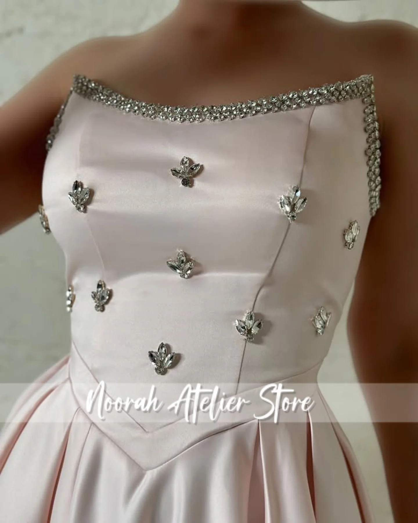 Bebé Rosa sin tirantes con cuentas de lujo de alta calidad vestidos de noche para mujer 2025 hendidura Aline vestido de fiesta largo de boda personalizado