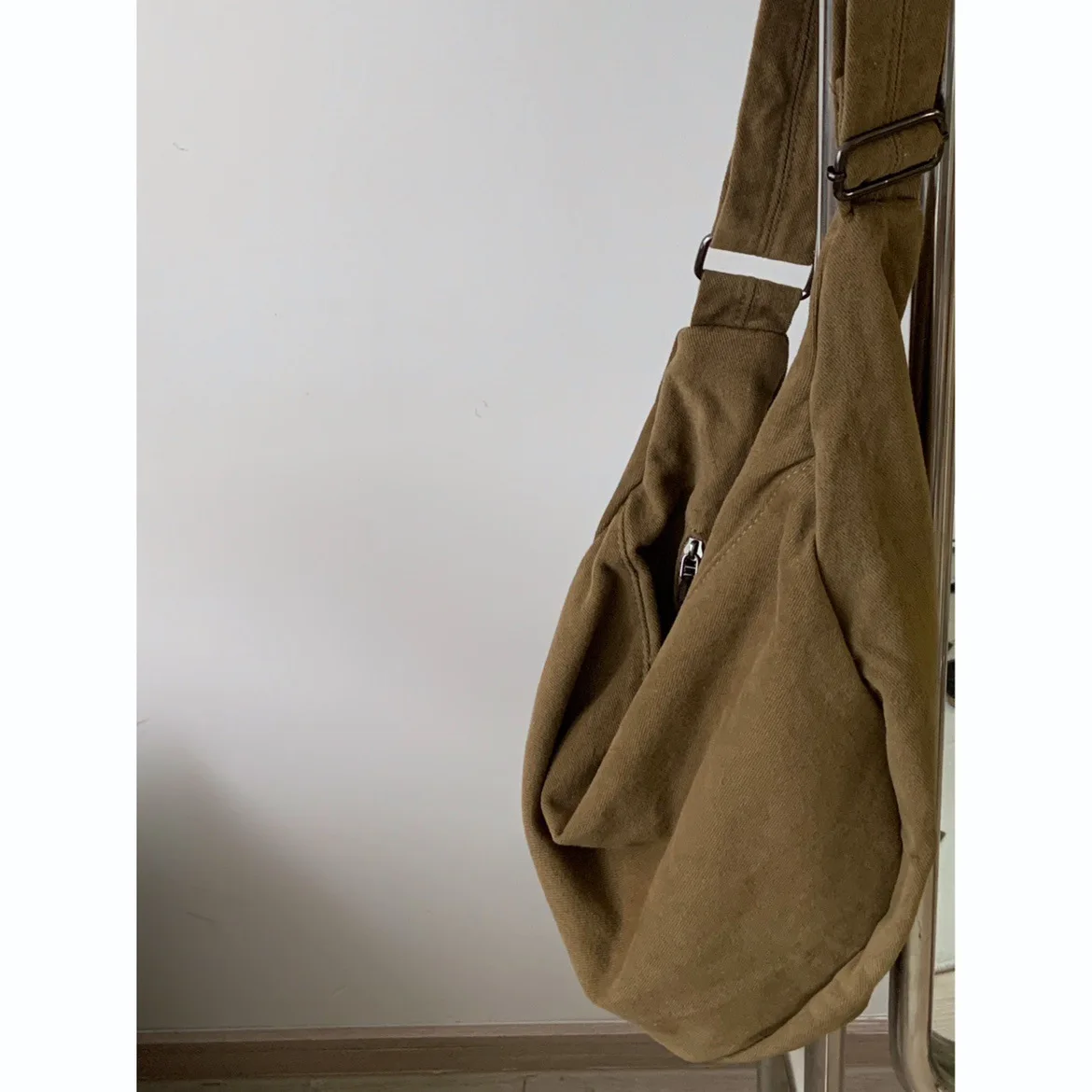 

Vintage Women's Bag Large Capacity Shoulder Bag Solid Color Simple Casual Commuter Bag Retro Handbags