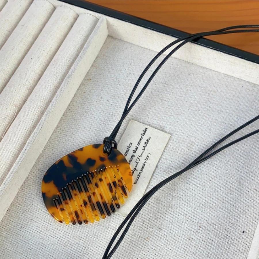 Fashionable Comb Pendant Necklace for Styling Fringe Portable Sturdy Acrylic Jewelry Accessory for Women Ladies Daily Use