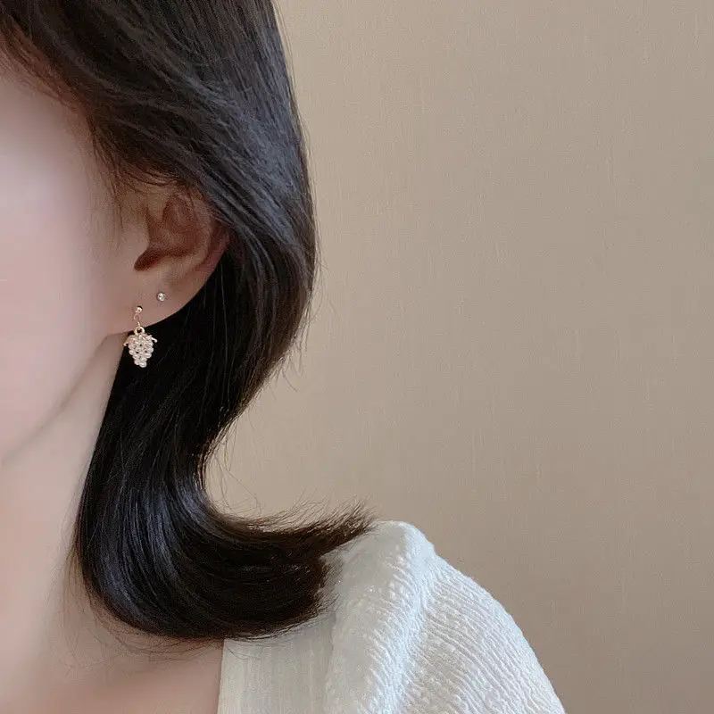 Korean Fashion Trendy Elegant Grape Small Studs Earrings Women Temperament Crystal Fruit Earrings Friendship Jewelry Party Gifts