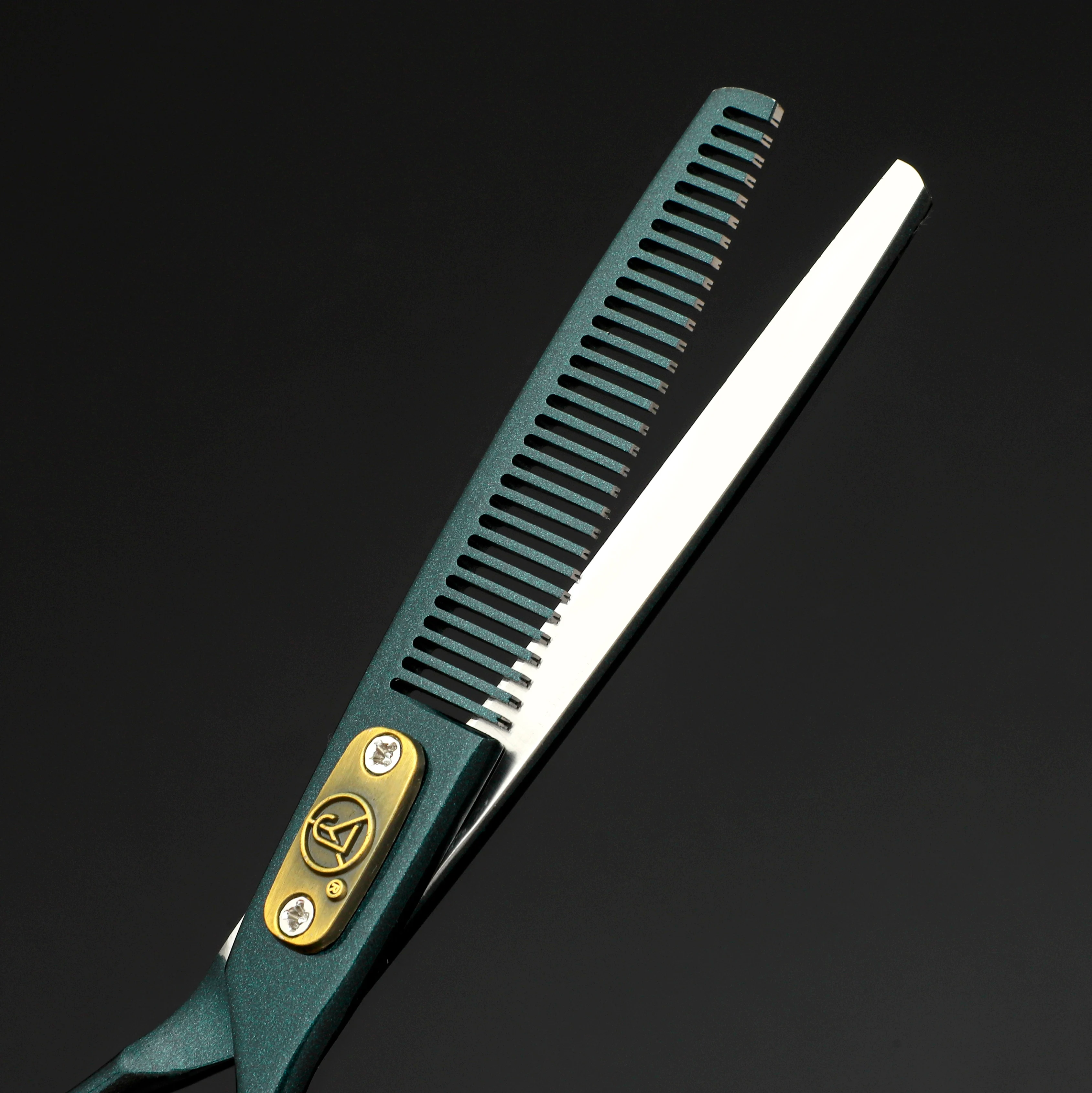 Hochwertige professionelle Haarschneidemaschine mit edlem zweifarbigem Schwarz-Gold-Griff und Klingendesign – Detail 6