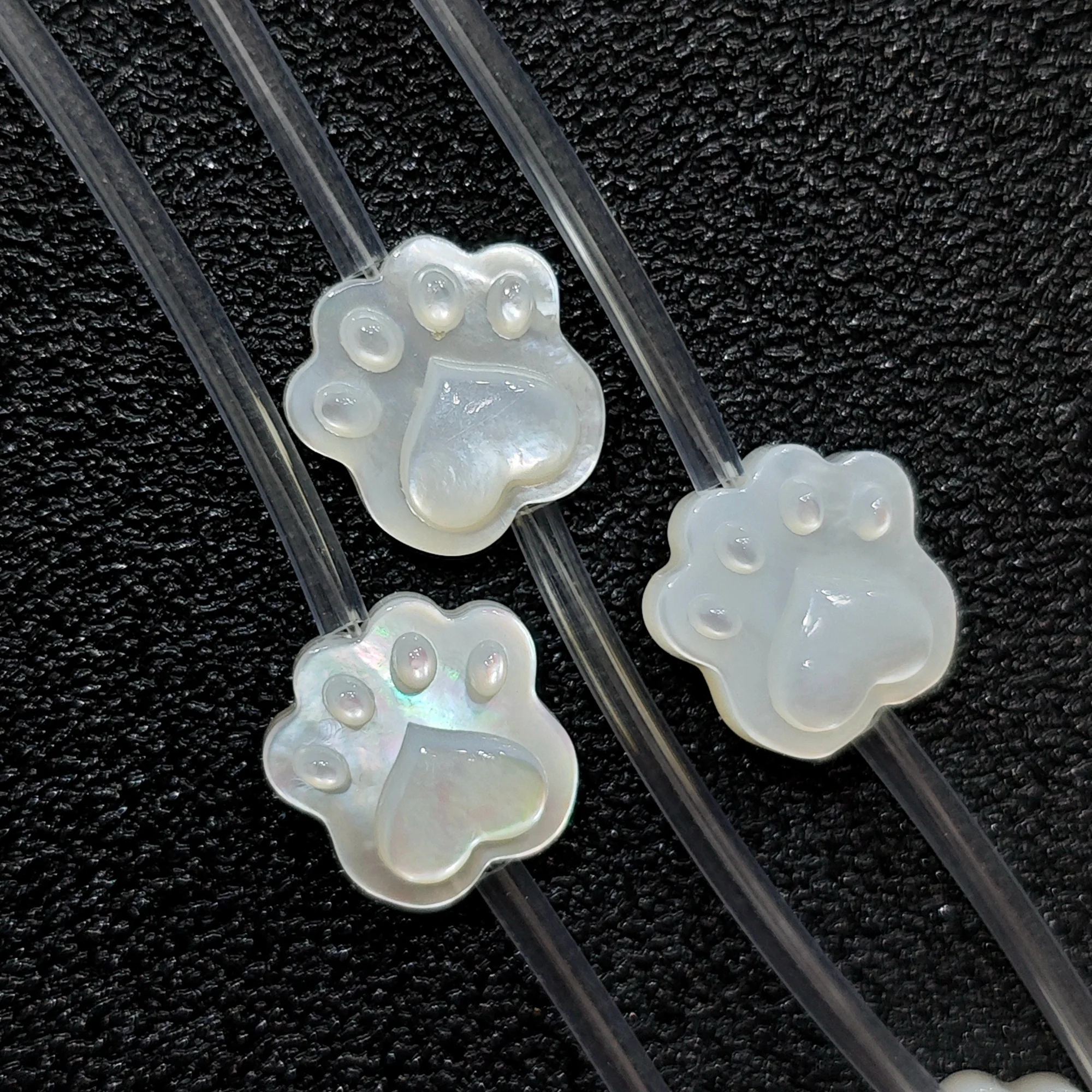 Carved White Shell Cute Cat Paw Loose Beads Natural Mother of Pearl Gemstone Strand for Dangle Earrings DIY Jewelry