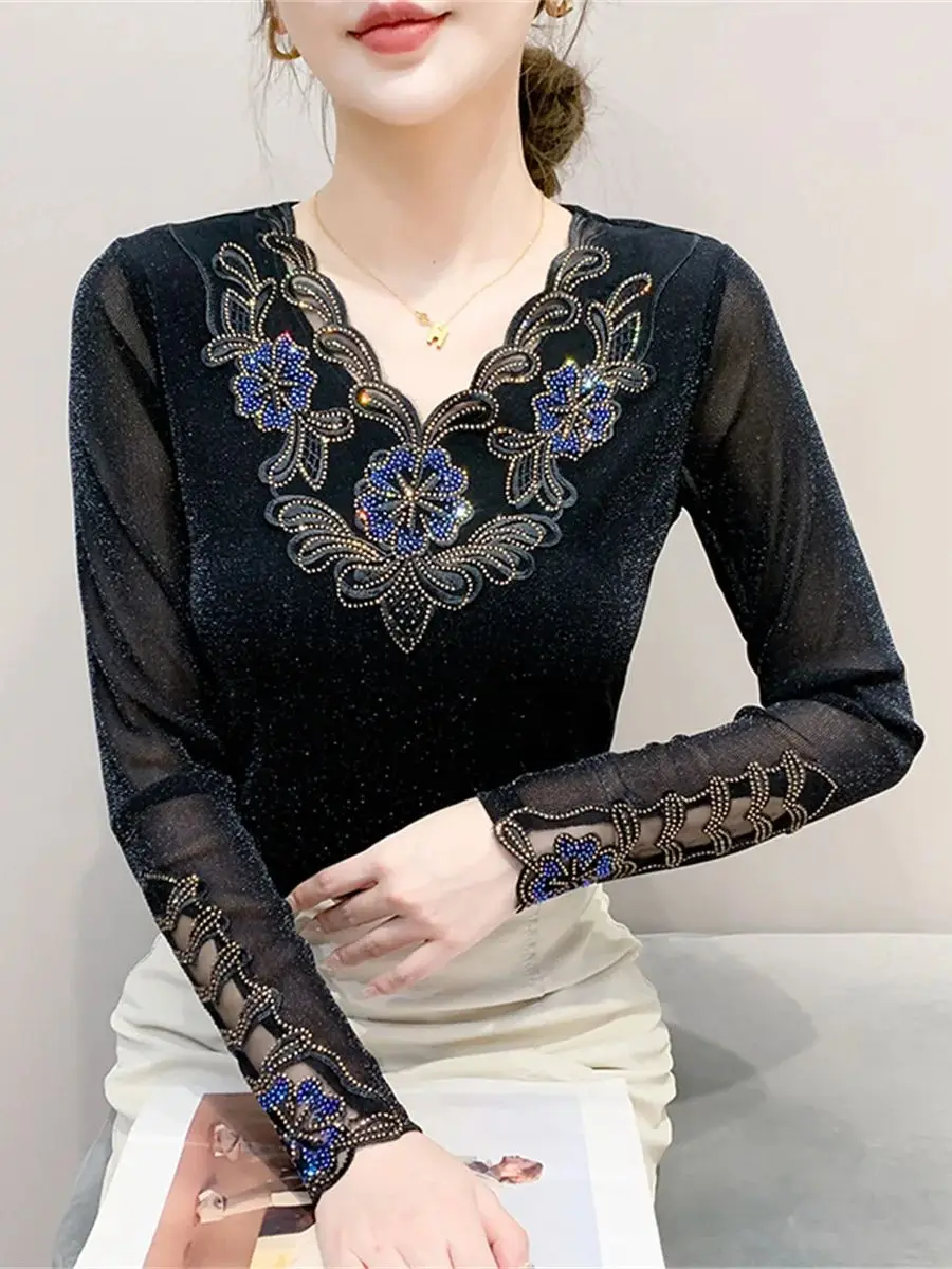 

2025 Fall New Arrival V-Neck Long-Sleeve Top Elegant Lace-Trimmed with Rhinestone Accents Stylish Mesh Waist-Defining T-Shirt