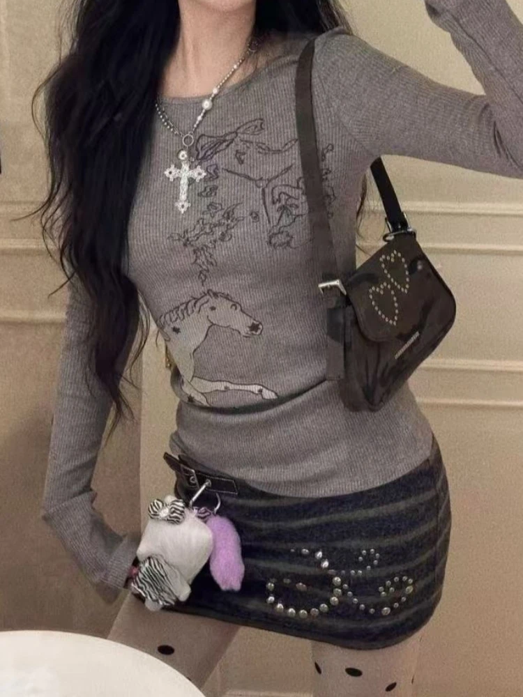 

American Retro Print Long Sleeved T-shirt Women New Spring V-neck High Street Y2k Tops Aesthetic Fashion Design Clothes 2025 New