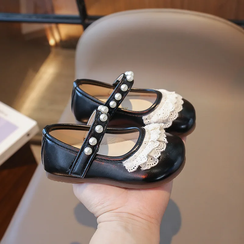 

Туфли на плоской подошве для маленьких девочек с кружевом и бисером, весна-осень 2023, новые мягкие милые детские кожаные туфли принцессы для свадебной вечеринки, милые