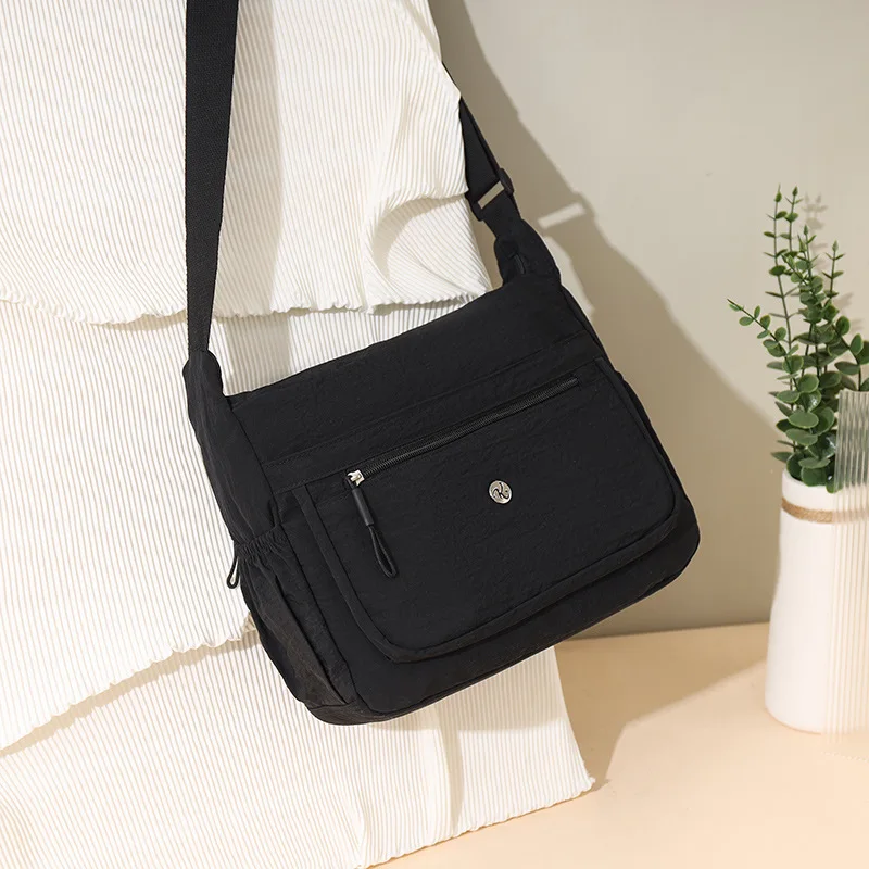 

Portable mommy bag casual multi-layer large-capacity shoulder bag 2026 new travel light messenger bag
