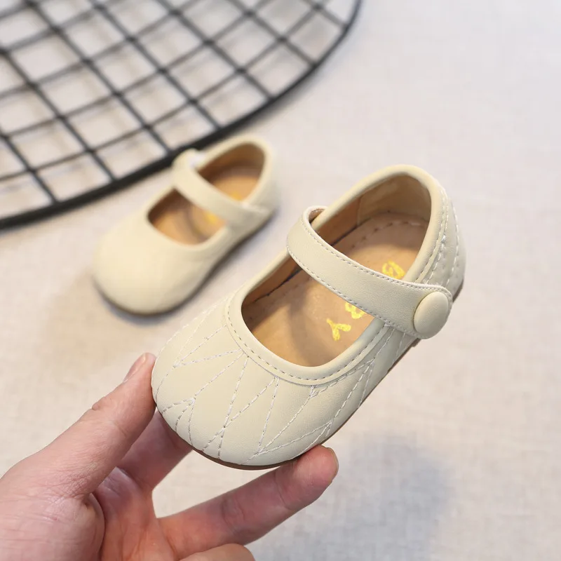 Zapatos de cuero antideslizantes para niñas, zapatillas de soja informales a la moda, con fondo suave, para otoño, 2024
