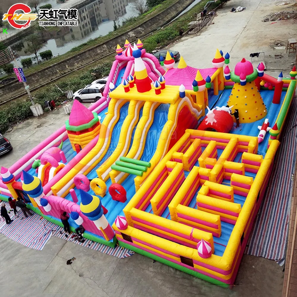Maior parque temático inflável comercial grande equipamento de parque divertido inflável com corrediça labirinto para jovens e crianças