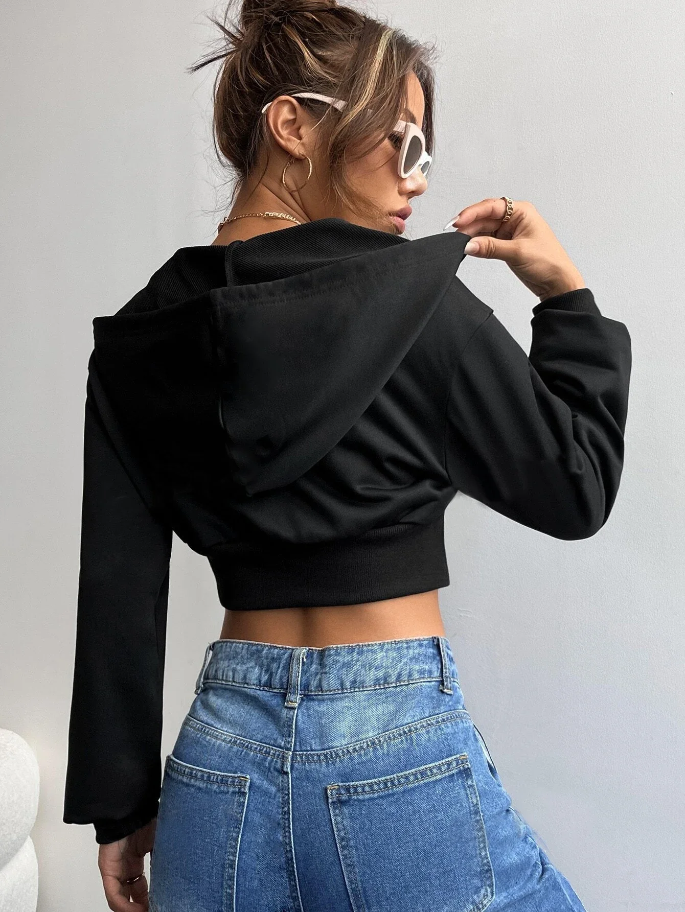 เสื้อฮู้ดครอปท็อปสีพื้นสไตล์ลำลองแฟชั่นใหม่ พร้อมเชือกผูก สำหรับฤดูใบไม้ผลิ ฤดูร้อน ฤดูใบไม้ร่วง สวมใส่สบาย สไตล์สตรีทแวร์