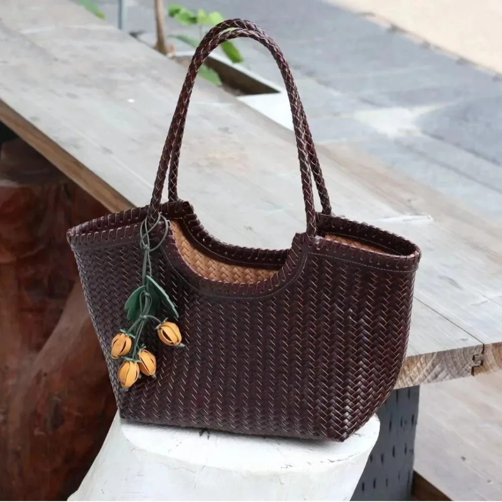 

Новая женская сумка-тоут из натуральной кожи ручной работы, в стиле для отдыха, на плечо, свободная, повседневная, модная, универсальная и простая.