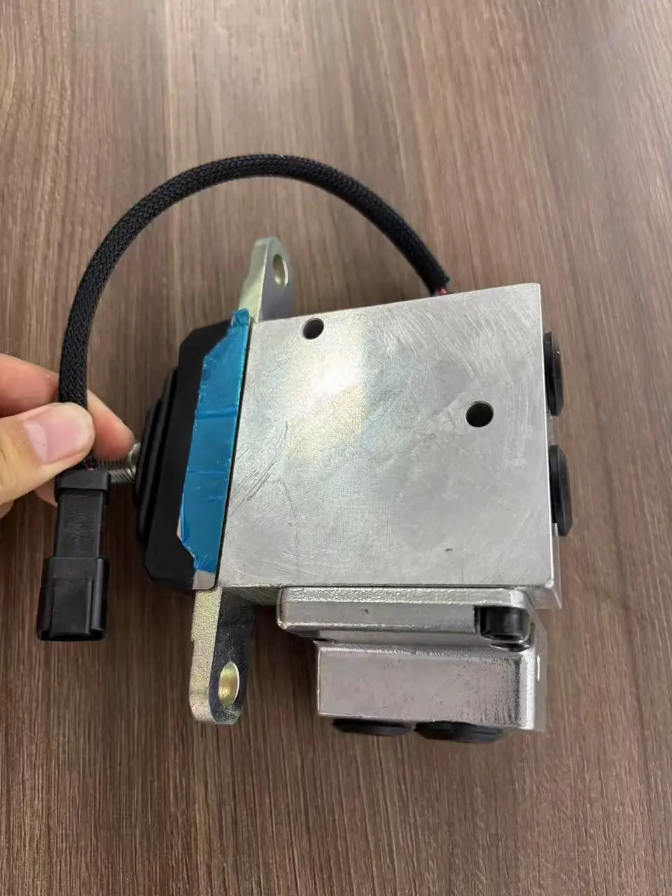 油圧パイロットバルブ ペダルバルブ 702-16-04290 掘削機フットバルブ ブレーカー PC200 PC400-8 PC350-8MO用