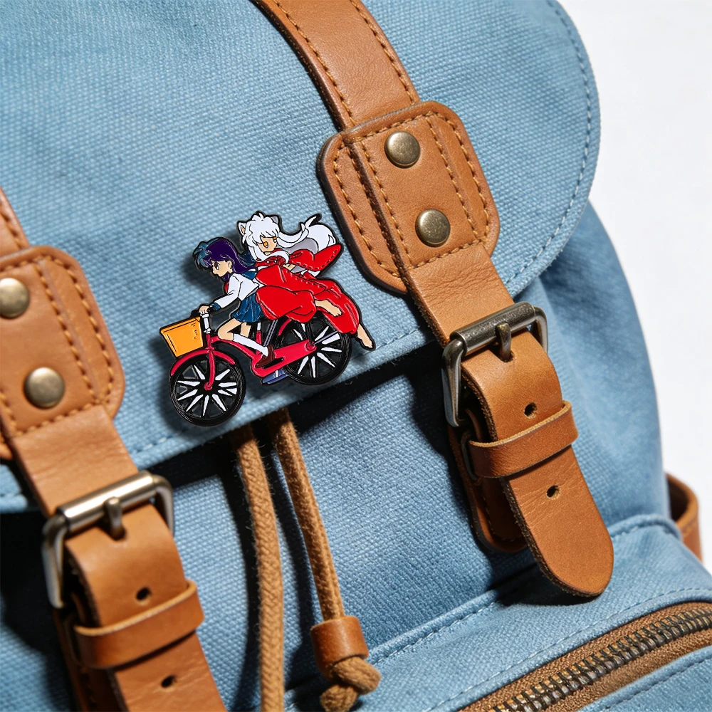 Inuyasha Kagome auf Fahrrad Emaille-Anstecknadel Klassische Anime-Filmfiguren Brosche Rotes Fahrrad Metall-Abzeichen Reversnadel Manga-Geschenk für Fans – Detail 6