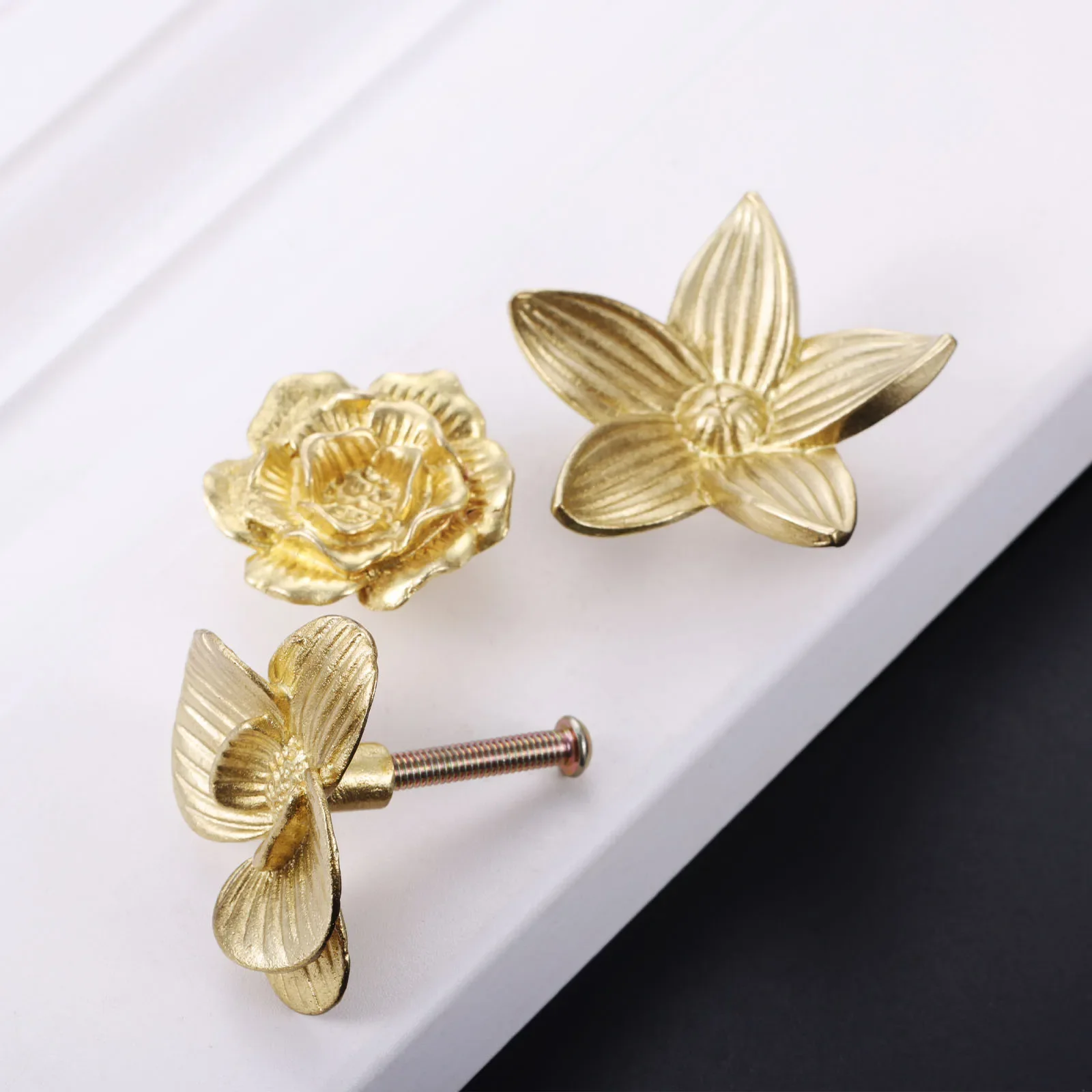 

1Pc Solid Brass Flower Knobs and Handles for Drawers Various Styles Furniture Handles Dresser Kitchen Drawer Handles with Screws