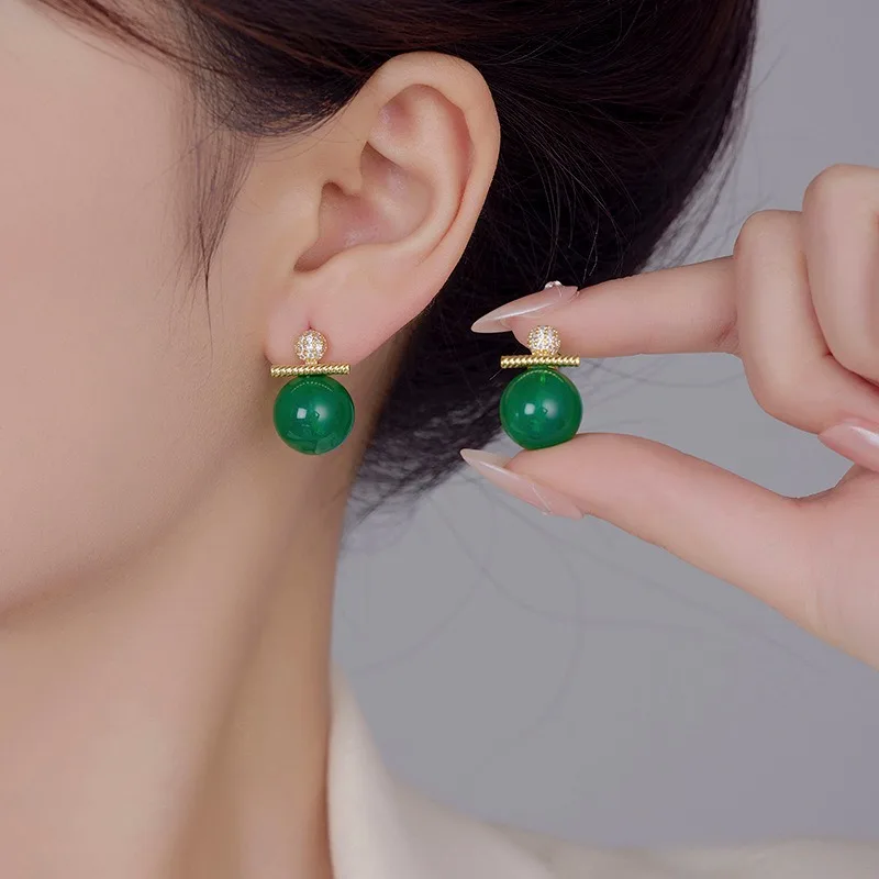 

Новые серьги-гвоздики из прозрачного нефрита — простые, но изысканные, а новые китайские серьги — популярные, модные и изысканные.