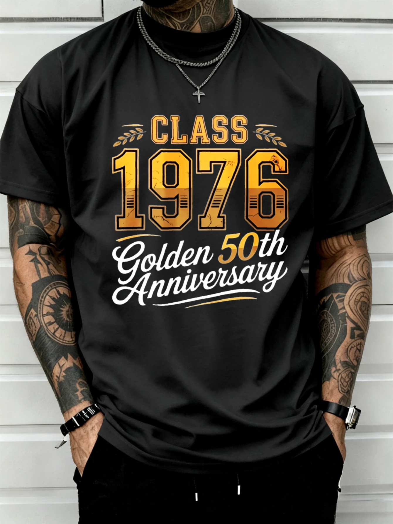 1976 Men's Casual Sports T-Shirt, Gold 50Th Anniversary Design, Featuring Premium Printing in Gold and White, Designed Specifically for Men Born in 1976, Suitable for Celebrating 50Th Birthdays or Class Reunions, Available in Sizes S to XXXL
