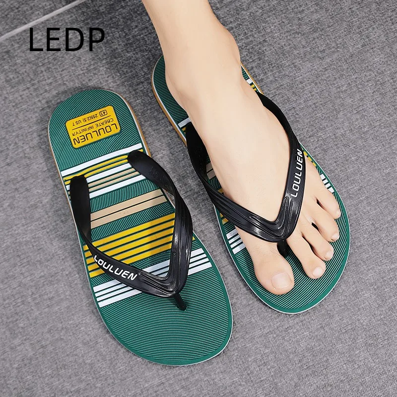 Sandal Pria Sandal Musim Panas Sandal Baru Di Pantai Kasual Mode Sandal Datar untuk Pria Rumah Penjual Terbaik Dalam 2023 Produk Ringan