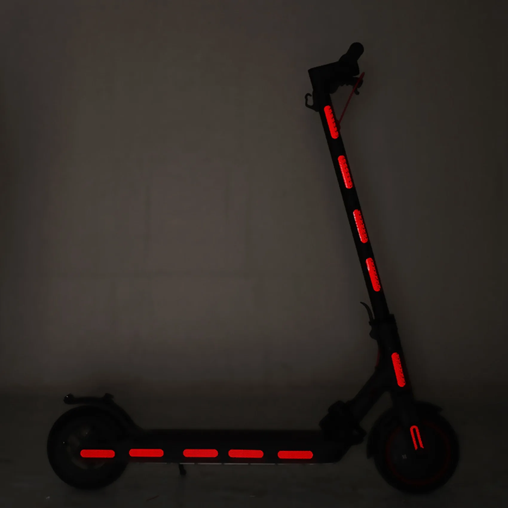 Front Rear Wheel Cover Protective Shell Reflective Sticker for Ninebot Max G30 Scooter Accessories 4PCS, Red