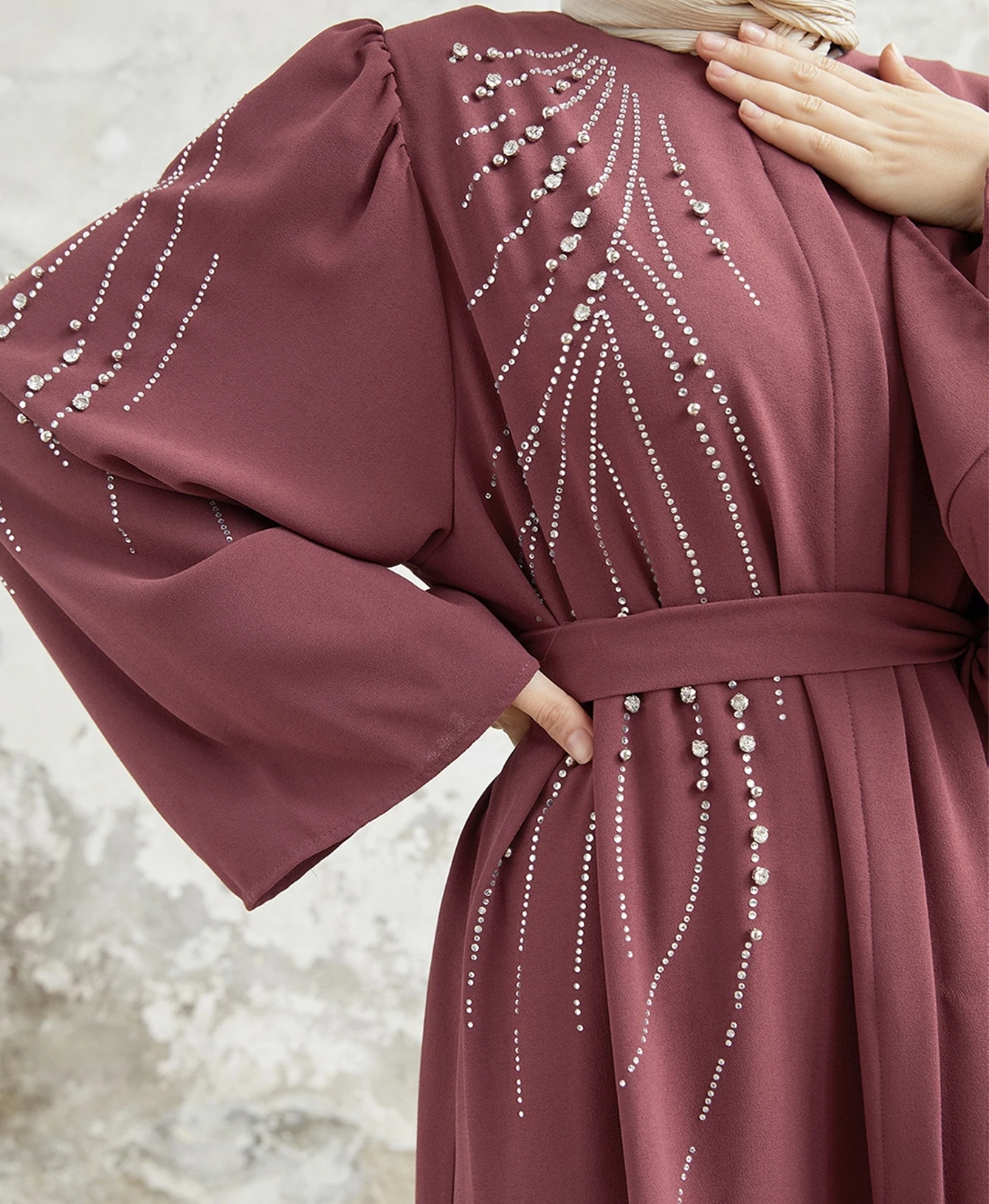 فستان جديد بأسلوب الشرق الأوسط مع أربطة وخرز، تطريز كثيف، رداء طويل بتصميم A-line، خصر مرتفع، أكمام طويلة، مناسب للربيع والصيف