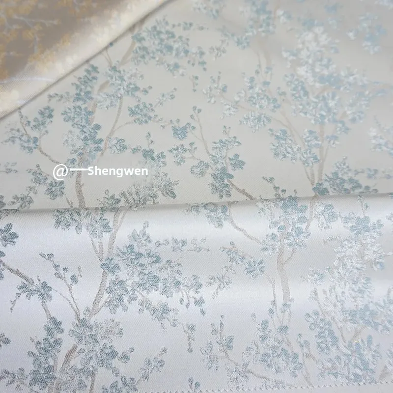 BeBetheBee: Die Welt der chinesischen Mode und handgefertigten Stickereien