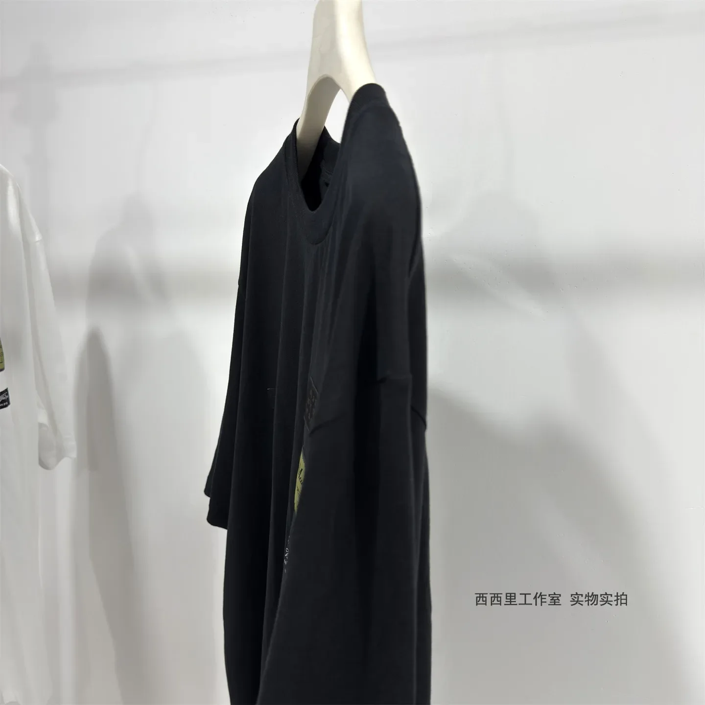 Digital cloth label short-sleeved minimalist style loose round neck casual black and white T-shirt