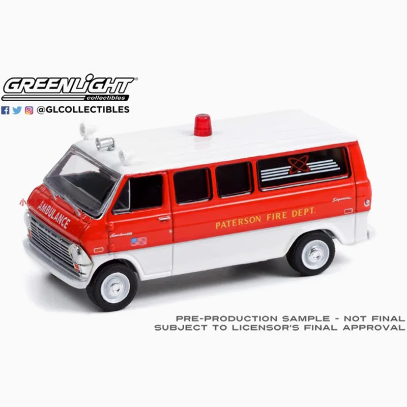 Greenlight Diecast mobil logam campuran, 1:64 1970 Ford Econoline Van Model mobil api merah klasik hadiah dewasa tampilan statis