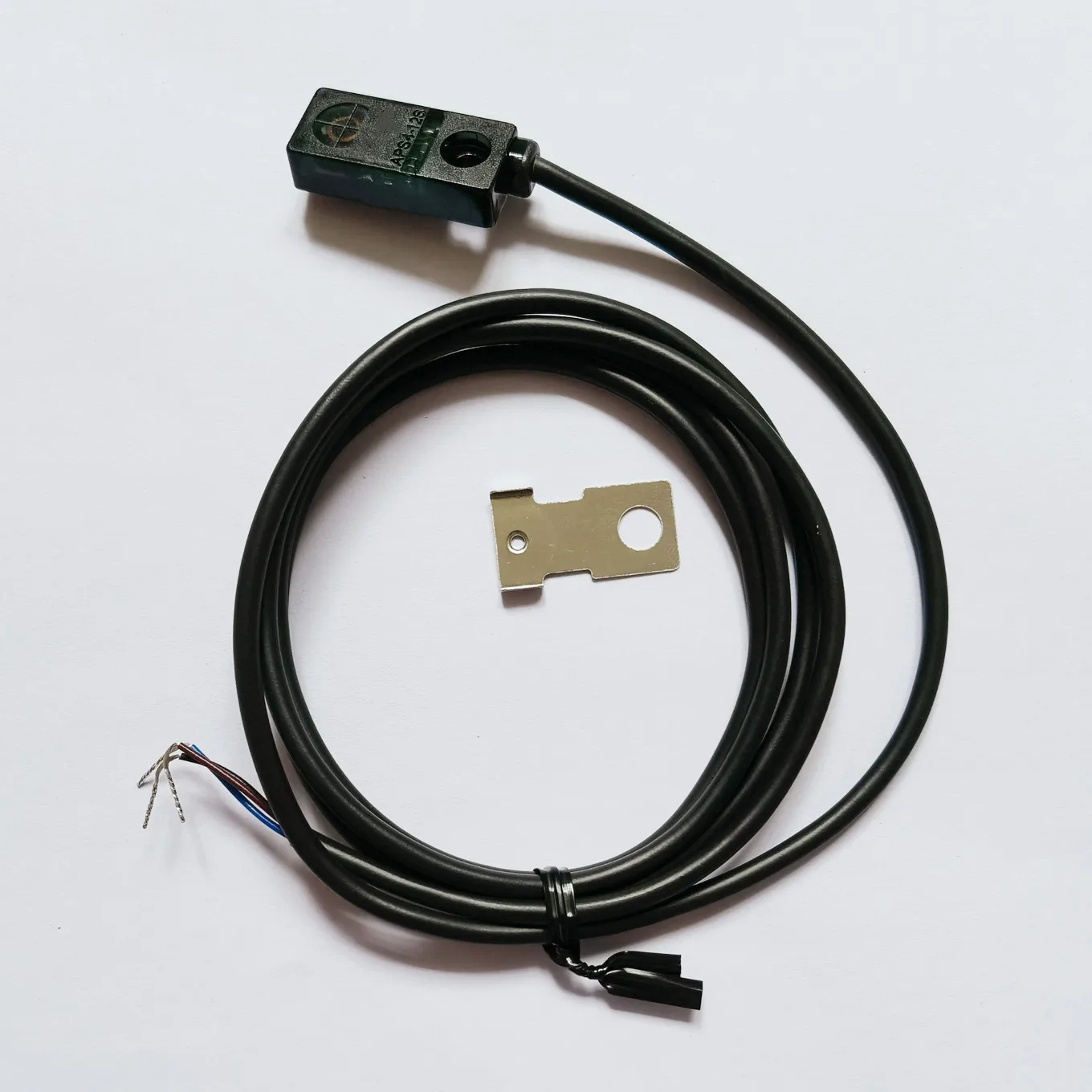 Original new 100% proximity switch APS4-12S-E APS4-12S-E1 APS4-12S-E2 APS4-12M-E APS4-12M-E2 APS4-12M-Z normally open NPN