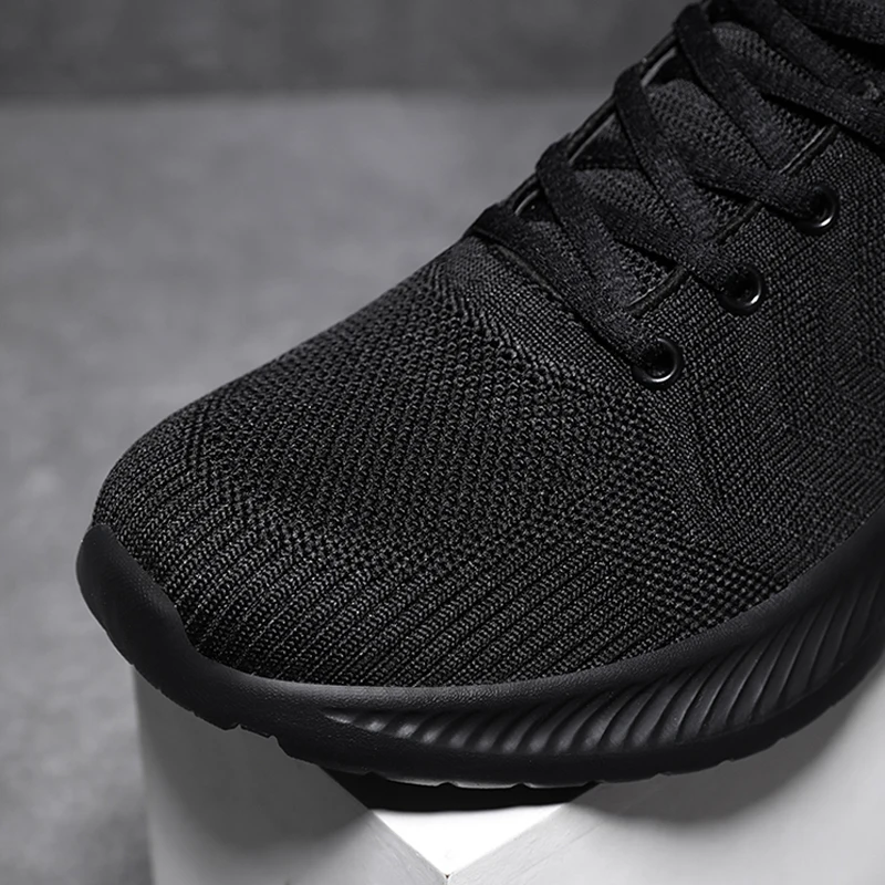 2023 New Men Running Shoes Breathable Outdoor Male Walking Shoes Lightweight Men\'s Sneakers Soft Anti-slip Tennis