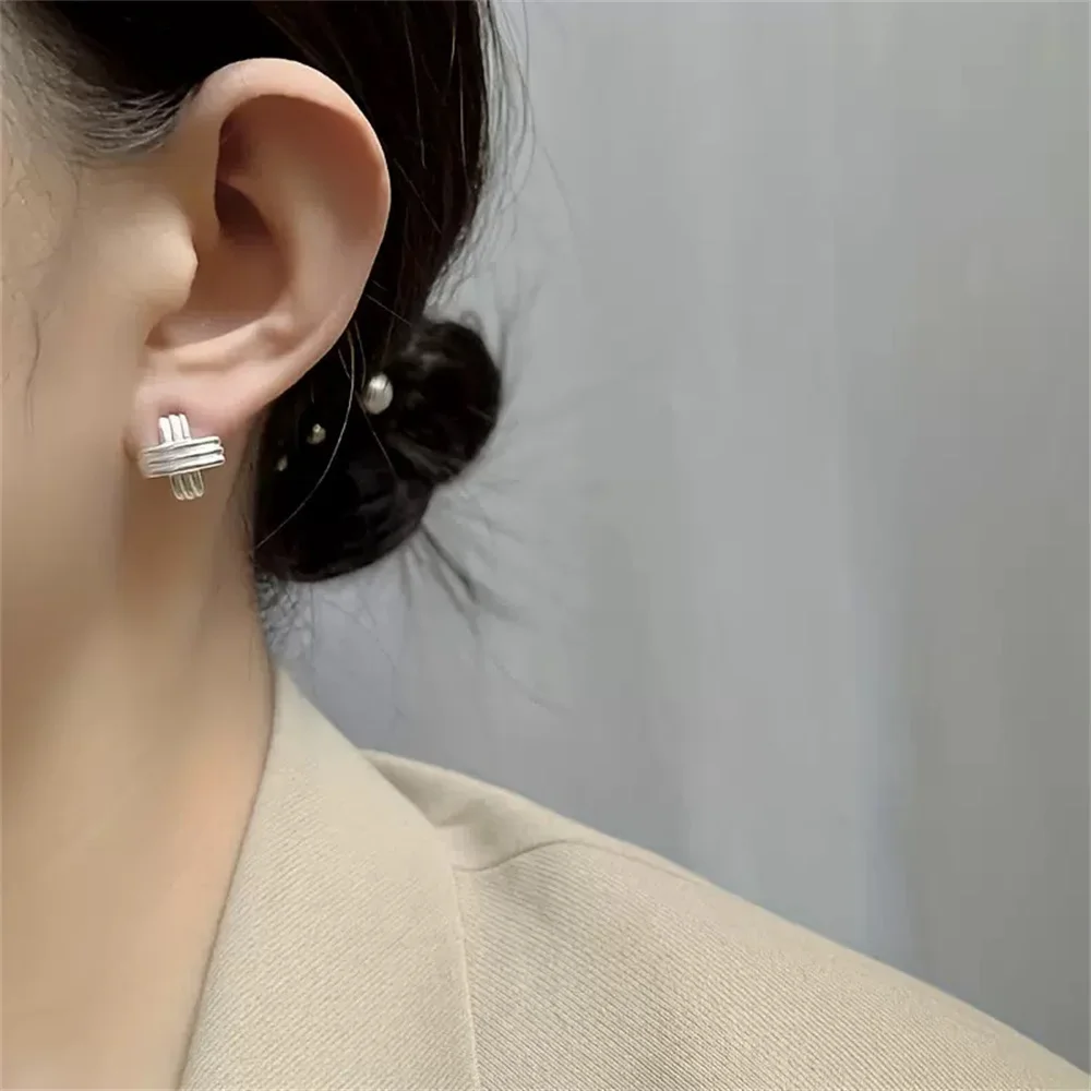 

Punk Geometry Creativity Twist Metal Women's Earrings Fashion Luxury Alloy Piercing Ear Stud Women Jewelry Accessories Gift