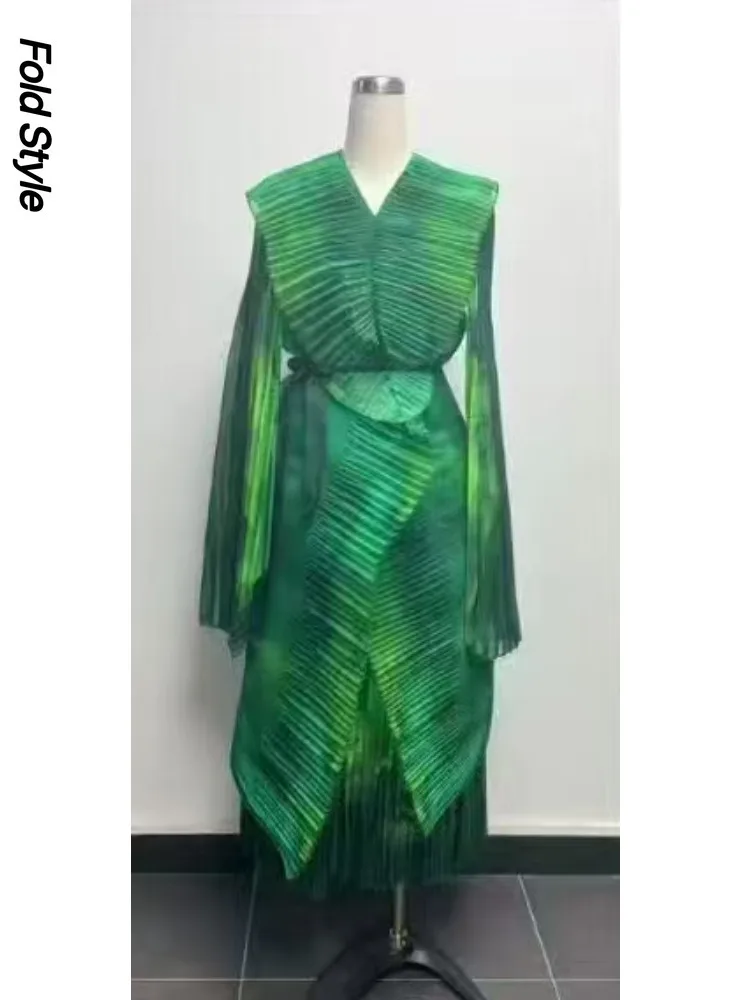 

2025 Autumn New Fashion Loose Women's Clothing Two-piece Set Miyake Pleated Printed Top Pleated Casual Dress Set