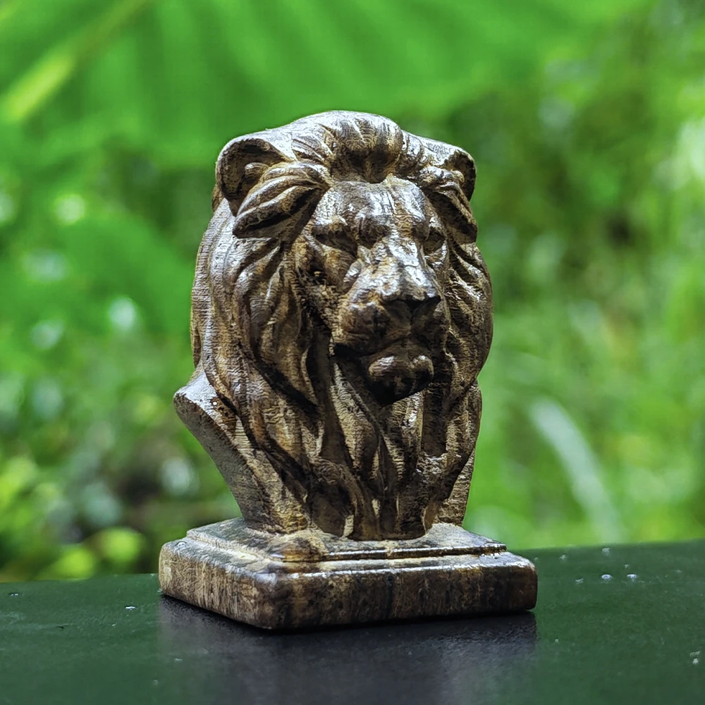 Hand-Carved Wooden Lion Figurine Ornament, Classic Theme, Modern Style, Suitable for Desktop Decorations, Christmas Decorations, Home Decor, Fireplace, Bedroom, Office, New Year Gifts, Study Room