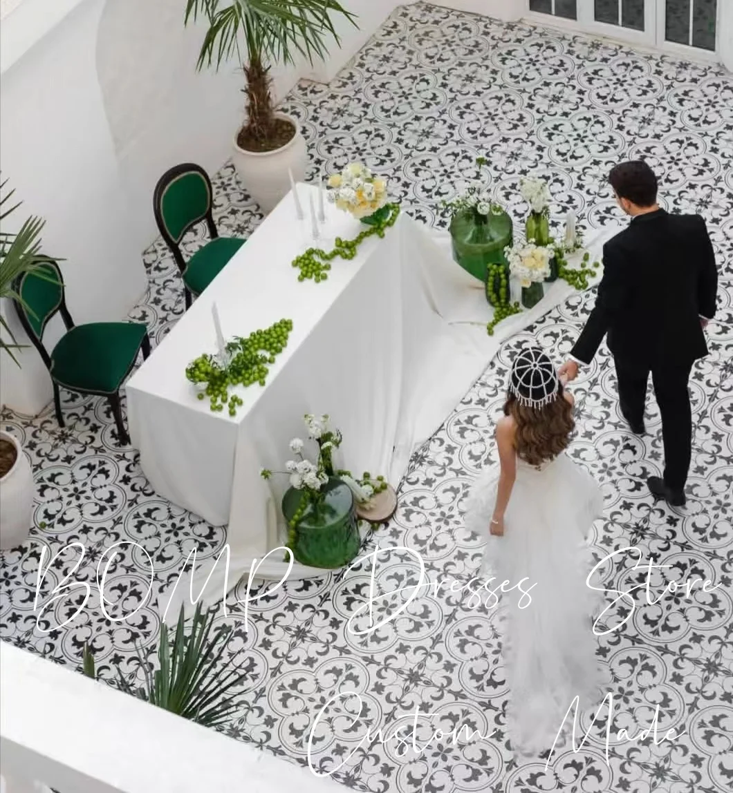 BOMP Exquisites Mini-Hochzeitskleid, trägerlos, A-Linie, mit Perlen verziert, weißer Satin, Hof-Tüll-Schleppe, Brautkleid, individuelle Robe De Mariée