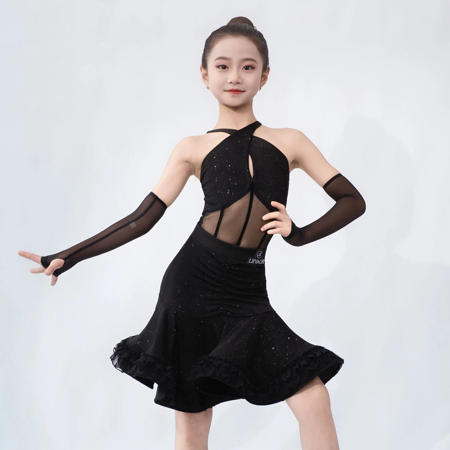 

Новые костюмы для латиноамериканских танцев 2026 года для девочек: топ с перекрестной бретелью на шее и юбка с разрезом, комплект для тренировок, детская одежда для латины DQS22586